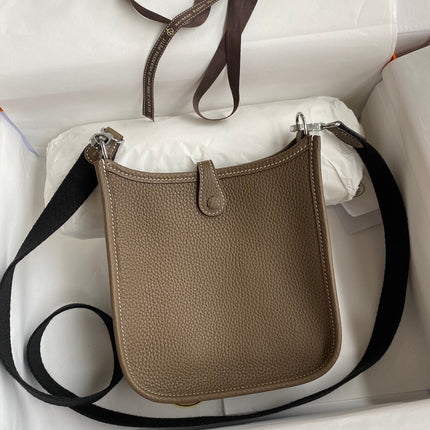 HM 25S EVELYNE 17 CM IN LIGHT EARTH BROWN COWHIDE AND BLACK CANVAS WITH SILVER HARDWARE