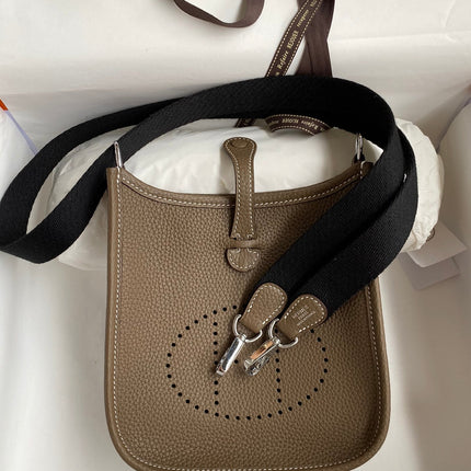 HM 25S EVELYNE 17 CM IN LIGHT EARTH BROWN COWHIDE AND BLACK CANVAS WITH SILVER HARDWARE