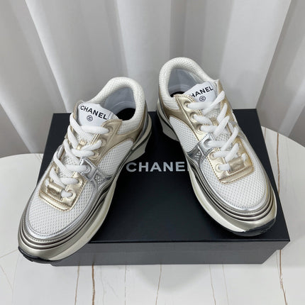 CHANEL 26S SNEAKER 35 MM IN WHITE FABRIC AND GOLD CALFSKIN LOW TOP