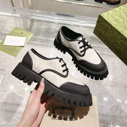 GUCCI 26S LACE-UP SHOES IN CREAM AND BLACK GG CANVAS
