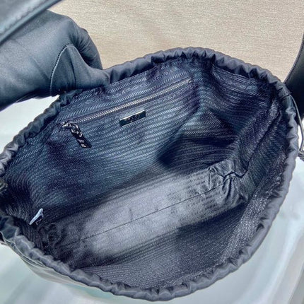 SMALL DRAWSTRING BAG 23 IN BLACK RE-NYLON