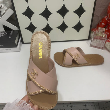 CHANEL 26S SANDALS IN TAUPE PINK CALFSKIN WITH DOUBLE C CHAIN DETAIL