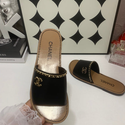 CHANEL 26S SANDALS IN BLACK CALFSKIN GOLD-TONE CHAIN DETAIL
