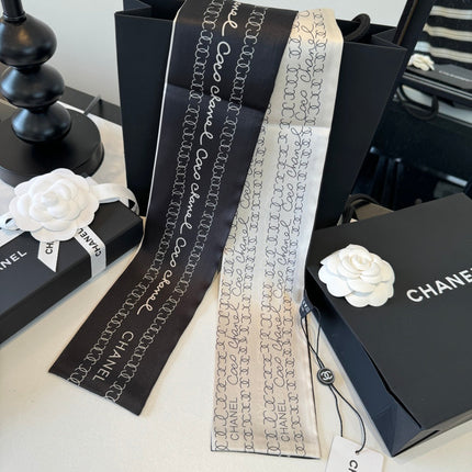 CHANEL 26S TWILLY SCARF 120 IN SILK 395875