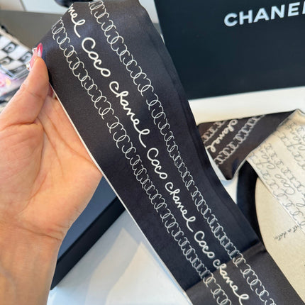 CHANEL 26S TWILLY SCARF 120 IN SILK 395875