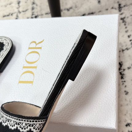 DIOR 26S SLIDES IN BLACK AND WHITE EMBOSSED OBLIQUE LACE EMBROIDERY