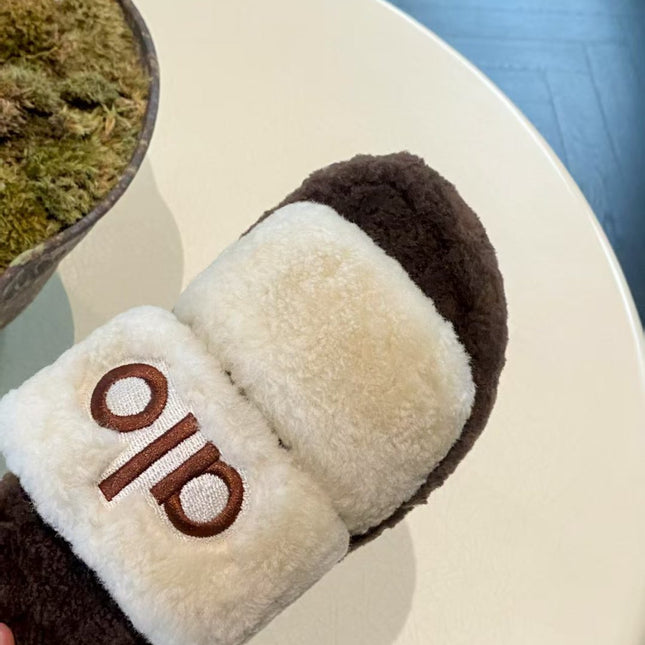 ALO 25S SLIDE SANDALS IN WHITE WOOL
