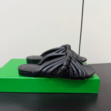 BOTTEGA VENETA 26S BRAIDED STRAP SANDALS IN BLACK LAMBSKIN