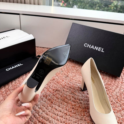 CHANEL 26S HIGH HEELS IN OFF WHITE SMOOTH LAMBSKIN