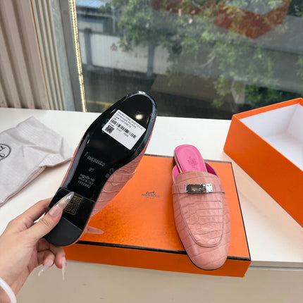 HM 26S DESTIN MULES IN PASTEL PINK CROCODILE-EFFECT LEATHER