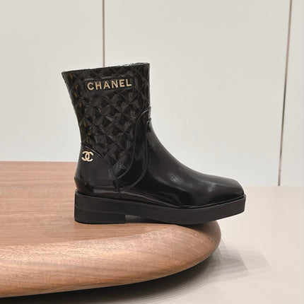 CHANEL 26S ANKLE BOOTS 40MM IN BLACK CALFSKIN PATENT AND QUILTED