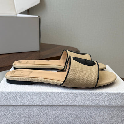 DIOR 26S D-BADGE FLAT SLIDE SANDALS IN BEIGE CANVAS AND BLACK CALFSKIN