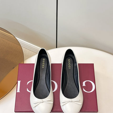 GUCCI 26S ROUND TOE BALLET FLATS IN WHITE LAMBSKIN