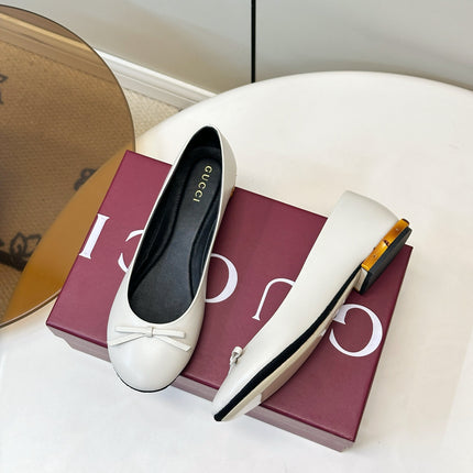 GUCCI 26S ROUND TOE BALLET FLATS IN WHITE LAMBSKIN
