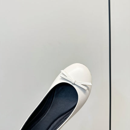 GUCCI 26S ROUND TOE BALLET FLATS IN WHITE LAMBSKIN