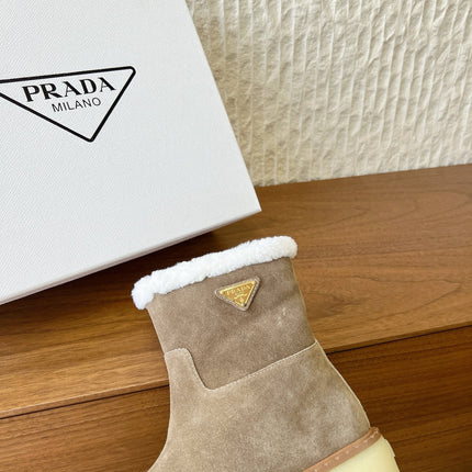 PRADA 25S ANKLE BOOTS 40 MM IN TAUPE BROWN SUEDE SHEARLING-LINED