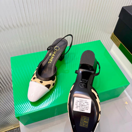 CHANEL 26S HIGH-HEEL SLINGBACKS 50 MM IN WHITE PATENT CALFSKIN WITH LIGHT YELLOW PONY HAIR