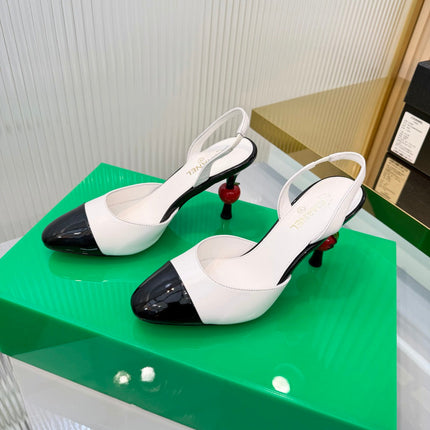 CHANEL 26S SLINGBACK POINTED-TOE HEELS 95 MM IN WHITE LAMBSKIN WITH BLACK CAP TOE