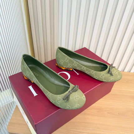GUCCI 26S BALLET FLATS IN OLIVE GREEN GG CANVAS