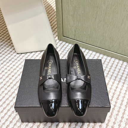 CHANEL 25S MARY JANE BALLET FLATS IN BLACK LAMBSKIN PATENT CAP TOE WITH BOW