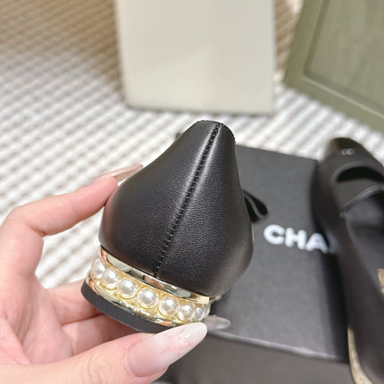 CHANEL 25S MARY JANE BALLET FLATS IN BLACK LAMBSKIN PATENT CAP TOE WITH BOW