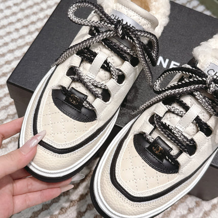CHANEL 25S THICK-SOLE SNEAKERS IN WHITE AND BLACK CALFSKIN WITH FUR LINING