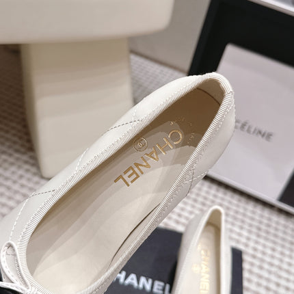 CHANEL 26S PEARL HIGH HEELS 55 MM IN WHITE CALFSKIN WITH BLACK CC LOGO
