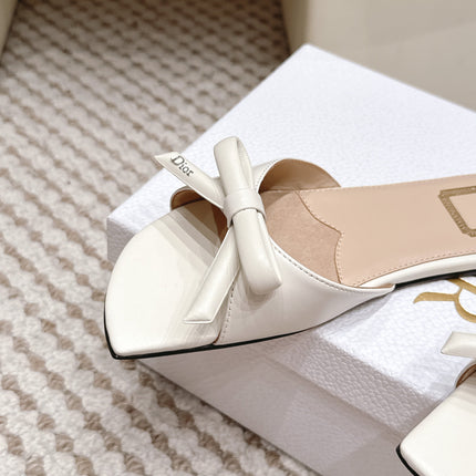 DIOR 26S FLAT SANDAL IN IVORY WHITE CALFSKIN WITH BOW