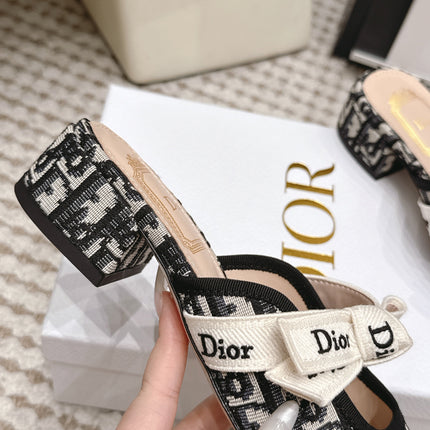 DIOR 26S CLOSED-TOE LOW-HEEL MULE IN BLUE OBLIQUE JACQUARD WITH BOW