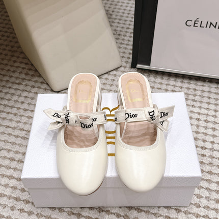DIOR 26S CLOSED-TOE LOW-HEEL MULE IN IVORY WHITE CALFSKIN WITH BOW