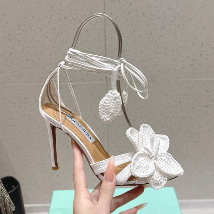 AQUAZZURA 26S FLORAL HEELS 100 MM IN WHITE WOVEN RAFFIA