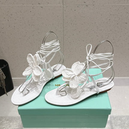 AQUAZZURA 26S FLORAL THONG SANDALS IN WHITE WOVEN RAFFIA AND FABRIC