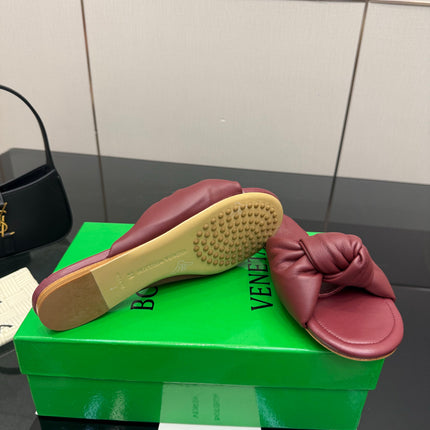 BOTTEGA VENETA 26S SLIDE SANDALS IN DARK RED LAMBSKIN