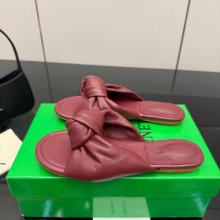 BOTTEGA VENETA 26S SLIDE SANDALS IN DARK RED LAMBSKIN