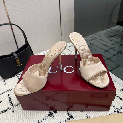 GUCCI 26S CRYSTAL-HEEL SANDALS 100 MM IN BEIGE SATIN