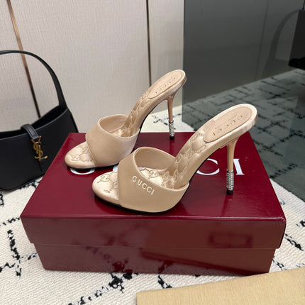 GUCCI 26S CRYSTAL-HEEL SANDALS 100 MM IN BEIGE SATIN