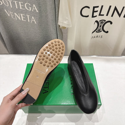 BOTTEGA VENETA 26S BALLET FLATS IN BLACK LAMBSKIN