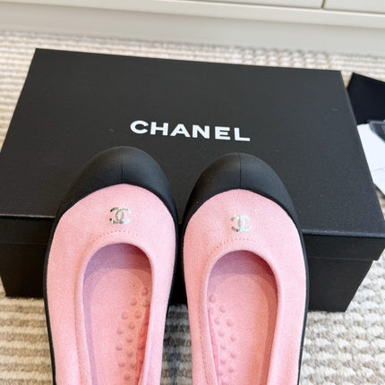 CHANEL 26S BALLET FLATS IN PINK SUEDE AND BLACK LAMBSKIN