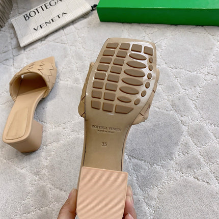 BOTTEGA VENETA 26S SQUARE-TOE SLIDE SANDALS IN BEIGE LAMBSKIN