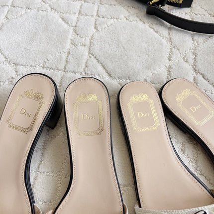 DIOR 26S DWAY SLIDE IN BLACK AND WHITE COTTON EMBOSSED LOGO