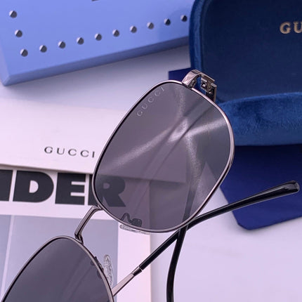 GUCCI 26S SQUARE FRAME IN METAL 424711