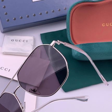 GUCCI 26S SQUARE FRAME IN METAL 426563