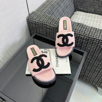 CHANEL 26S SLIDE SANDALS IN BLACK AND LIGHT PINK SHEARLING OPEN TOE