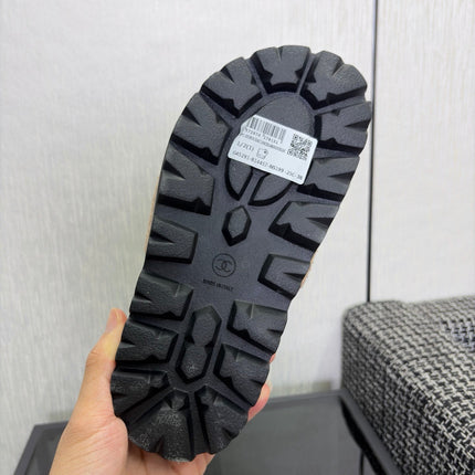 CHANEL 26S SLIDE SANDALS IN BLACK AND LIGHT PINK SHEARLING OPEN TOE