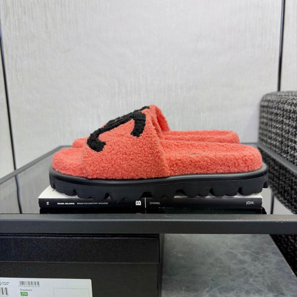 CHANEL 26S SLIDE SANDALS IN BLACK AND CORAL PINK SHEARLING OPEN TOE