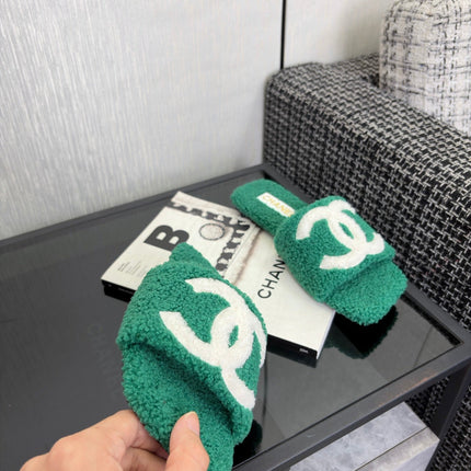 CHANEL 26S SLIDE SANDALS IN GREEN AND WHITE SHEARLING SQUARE TOE