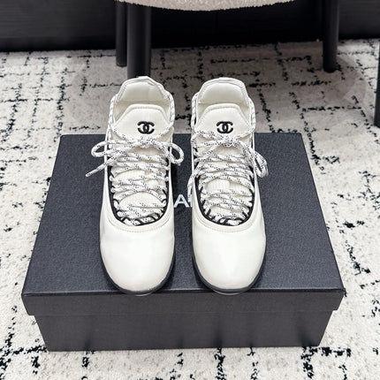CHANEL 26S LACE-UP SNEAKERS IN WHITE FABRIC AND LAMBSKIN