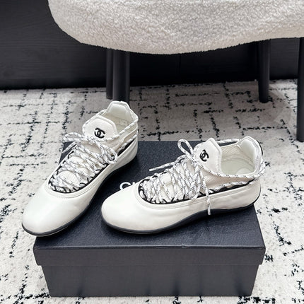 CHANEL 26S LACE-UP SNEAKERS IN WHITE FABRIC AND LAMBSKIN