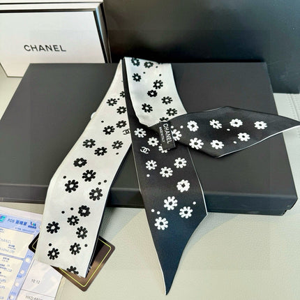 CHANEL 26S TWILLY SCARF 120 IN SILK 502600