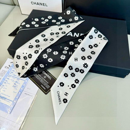 CHANEL 26S TWILLY SCARF 120 IN SILK 502600
